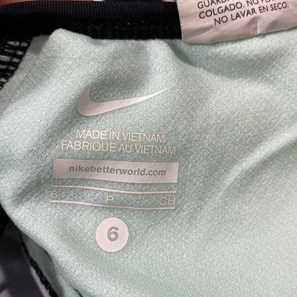 Nike woman’s black and white striped Tankini size 6 - Picture 3 of 5